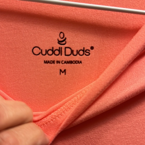 Cuddl Duds peach, gold and pink Stretchy Short Sleeve Shirt.Size med gently used - Picture 2 of 3